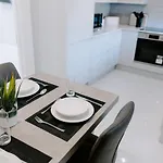 Morville Court - 2 Bed House With Office * 蒂诗上的索纳比