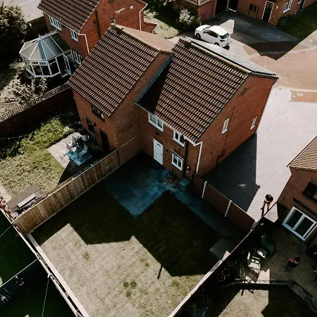 Stylish House With Office & Garden Holiday home