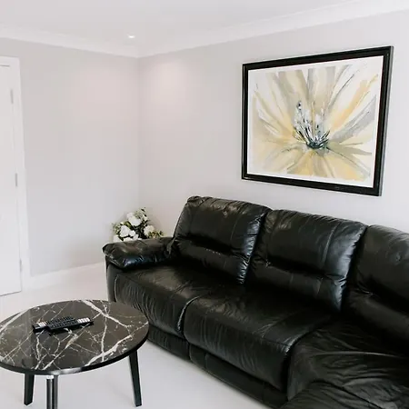 Stylish House With Office & Garden Holiday home Thornaby on Tees