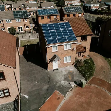 Morville Court - 2 Bed House With Office