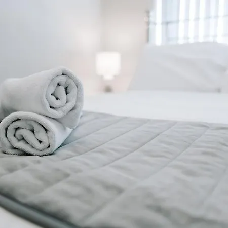 Morville Court - 2 Bed House With Office