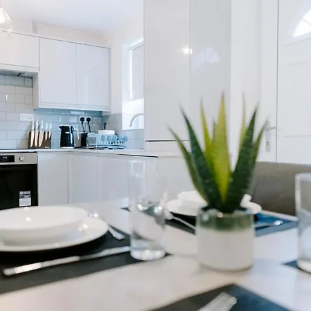 Stylish House With Office & Garden Holiday home